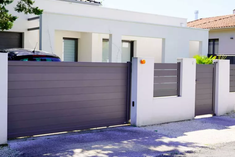Dépannage rapide du moteur d'un portail électrique coulissant d'une résidence, Pomarez, Kévin Hourmilougue Électricité